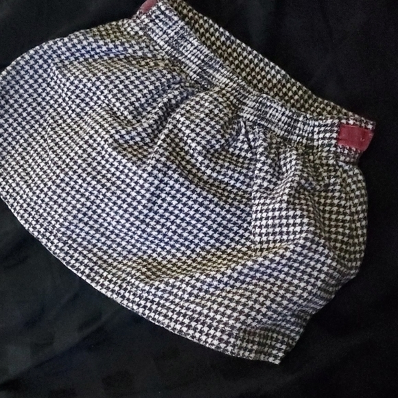 Baby girls 6-12mons B&W checkered 8"skirt - Picture 2 of 6